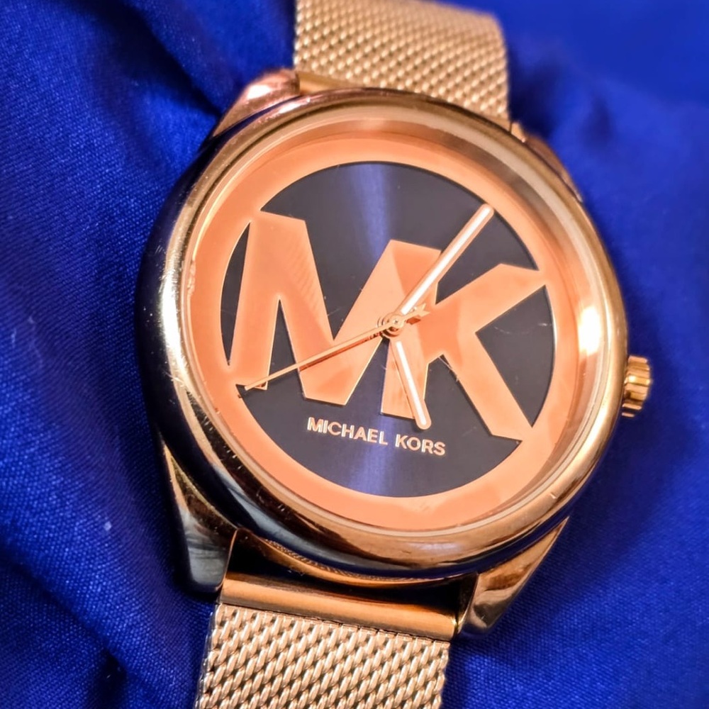 Michael Kors Janelle 42mm Rose Gold Unisex Watch
New battery , fully working